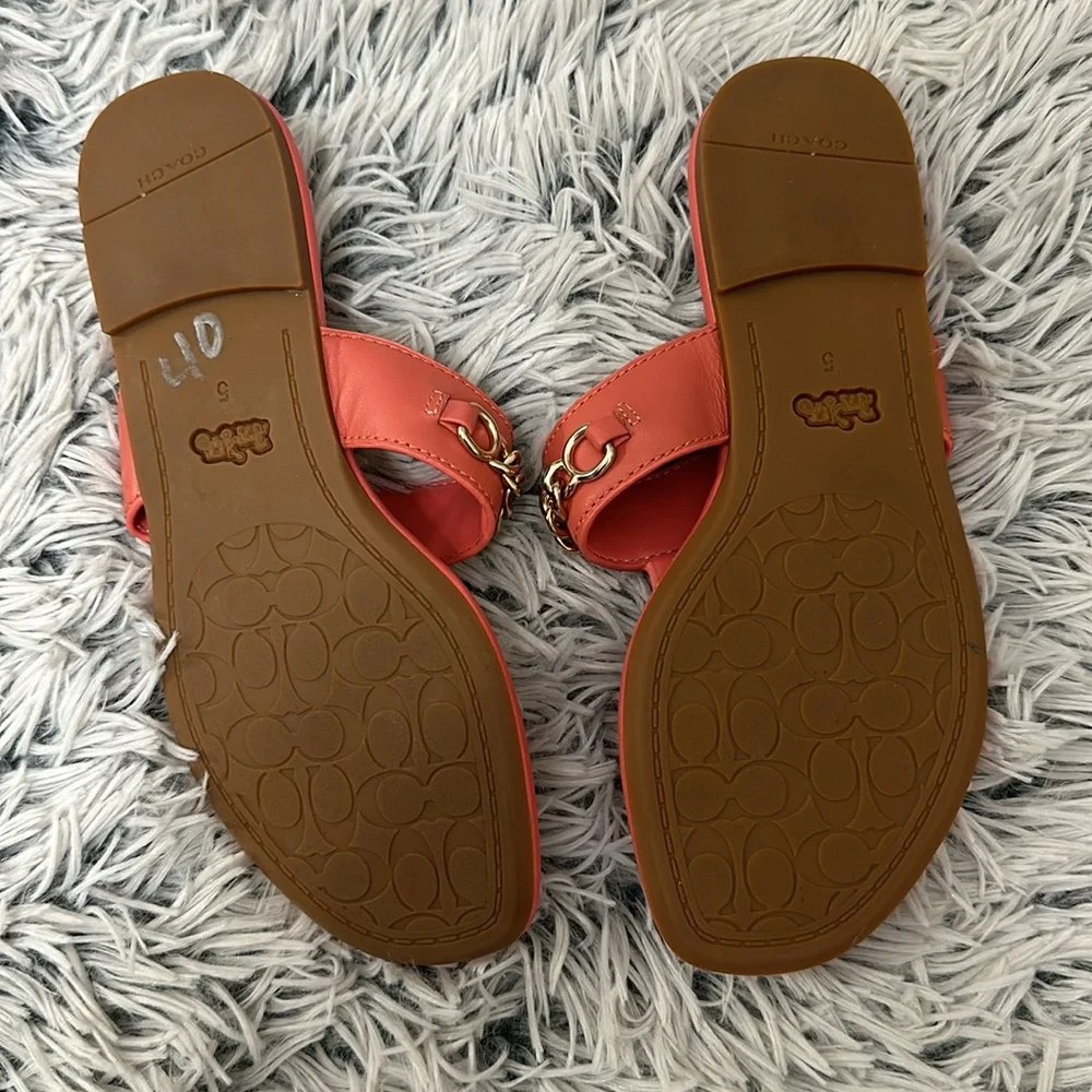 ✨Host Pick✨ Coach Jaclyn Leather Chain Thong Sandals